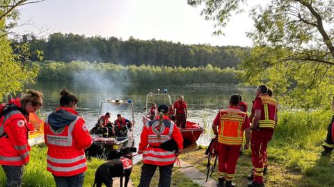 Einsatzkräfte am Unfallort bei Bebra.