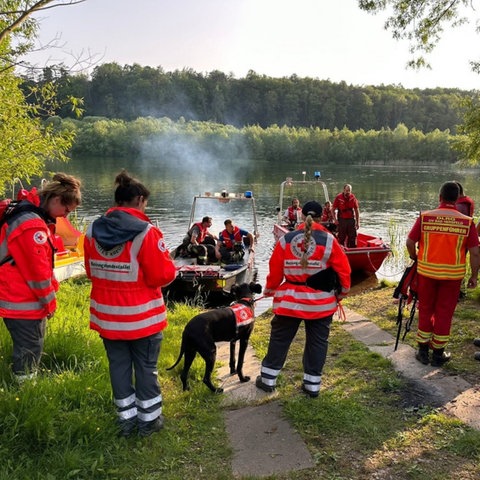 Einsatzkräfte am Unfallort bei Bebra.