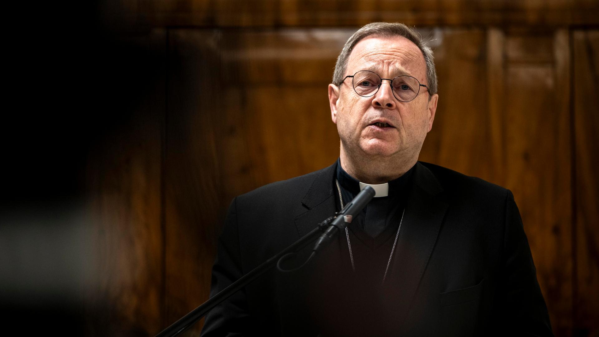 Fronleichnam-Limburger-Bischof-B-tzing-warnt-vor-Bedeutungsverlust-der-Kirche