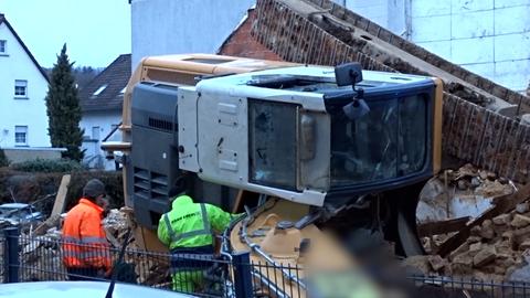 Der Bagger nach dem Unfall.