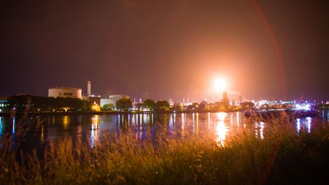 BASF fackelte am Standort Ludwigshafen Gas ab.