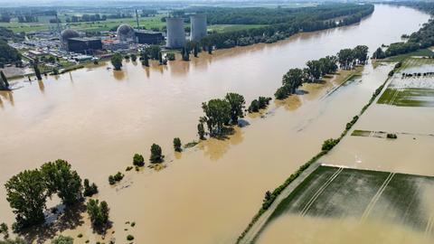 Überschwemmte Äcker am ehemaligen Kernkraftwerk in Biblis