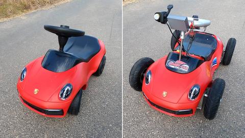 Kombination von zwei Fotos: Links ein Bobbycar auf einer Straße stehend; rechts ein Bobbycar auf einer Straße stehend mit großen Reifen und einem großen Lenkrad.