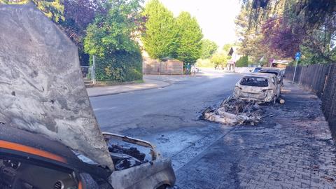 Insgesamt vier Fahrzeuge wurden bei dem Brand beschädigt. 