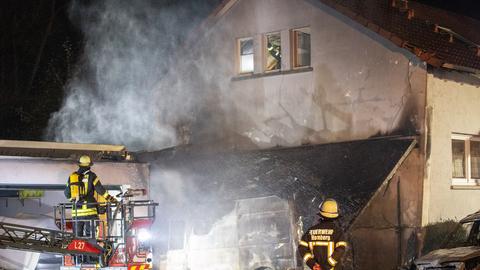 Die Flammen griffen vom Caport auf das Wohnhaus über.