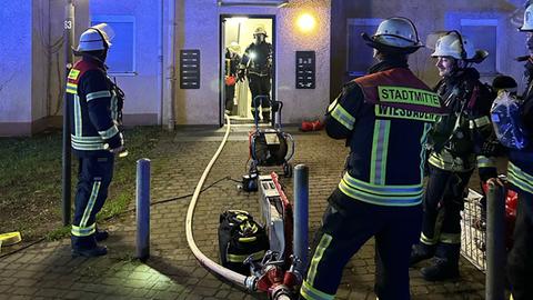Feuerwehreinsatz in einem Mehrfamilienhaus in Wiesbaden
