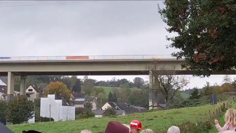 Die Kerkerbachtalbrücke kurz vor der Sprengung 