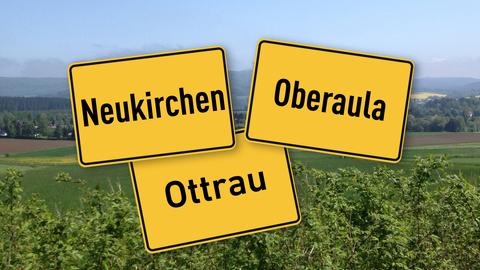 Eine Landschaftsaufnahme aus dem Schwalm-Eder-Kreis mit den Ortsschildern von Ottrau, Oberaula und Neukirchen.