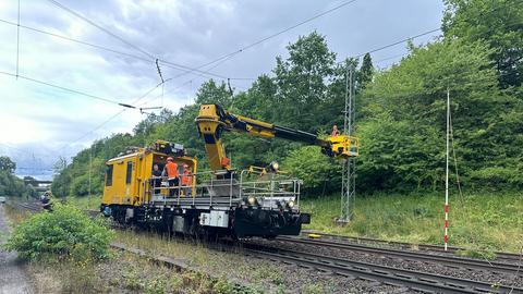 Auf der Strecke Fulda-Kassel kam die Bahn auf Höhe des Fuldaer Stadtteils Lehnerz zum Stehen. 