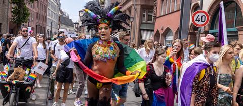 Impressionen vom Demozug des CSD in Frankfurt