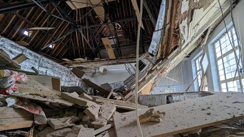 Eingestürzte Decke im Hörsaal 205 der Uni Marburg