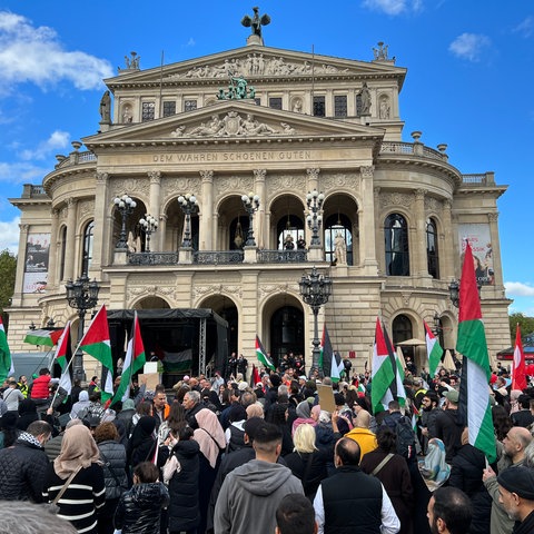Pro-palästinensische Demo am Frankfurter Opernplatz