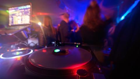 DJ Pult in einem Club