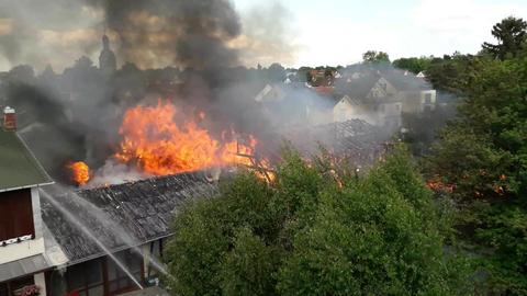 Die Lagerhalle eines Malerbetriebs in Dreiech-Sprendlingen fing Feuer. 