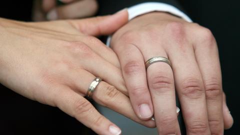 Hochzeit Heiraten Ehering Brautpaar Sujet