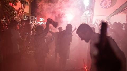 Eintracht-Fans feiern den Sieg ihrer Mannschaft im Europa-League-Finale auf der Berger Straße in Frankfurt