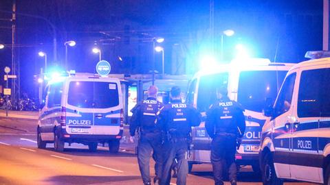 Etliche Polizeikräfte waren während und nach dem Eintracht-Spiel in Frankfurt im Einsatz. 