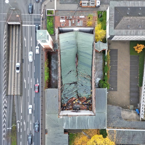 Das eingestürzte Dach der Elisabethkirche in Kassel.