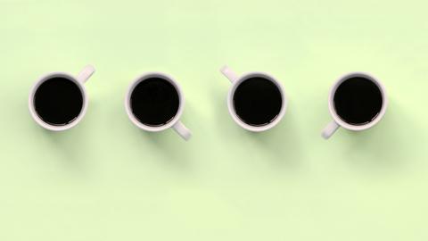 Vier kleine Tassen mit Espresso