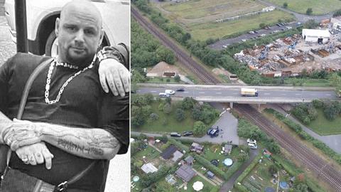 Bildkombination aus zwei Fotos: links schwarz-weiß Foto eines tätowierten Mannes mittleren Alters, rechts Luftbildaufnahme eine Straßenbrücke, die über eine Bahnstrecke führt.
