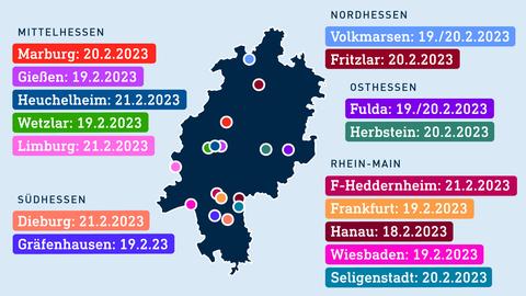 Die Karte zeigt mit bunten Punkten die Orte auf einer Hessenkarte, wo Umzüge stattfinden. Daneben die Auflistung der Orte und die Daten dazu.