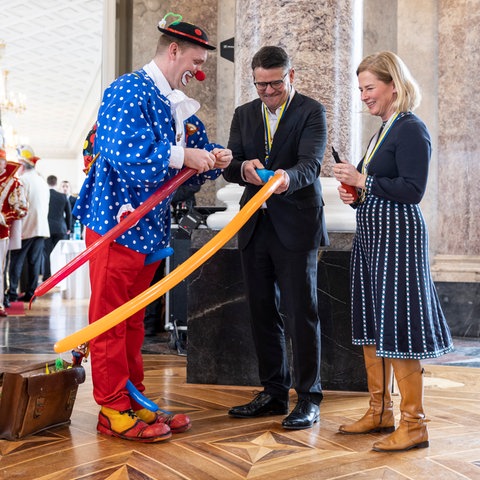 Fastnachter beim Empfang von Ministerpräsident Rhein und seiner Frau