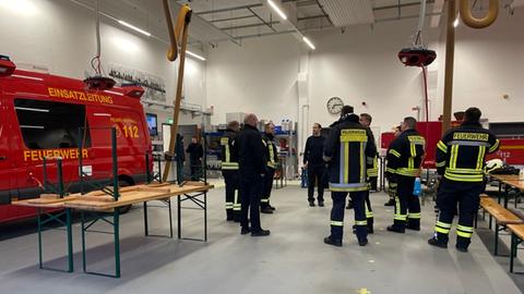 Weilburg-Waldhausen Sammeln Sich Am Mittwochmorgenneinatzkräfe der Wache der Feuerwehr.