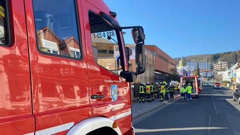 Großaufgebot von Feuerwehr und Rettungskräften am Dienstagvormittag vor der Spessart Therme