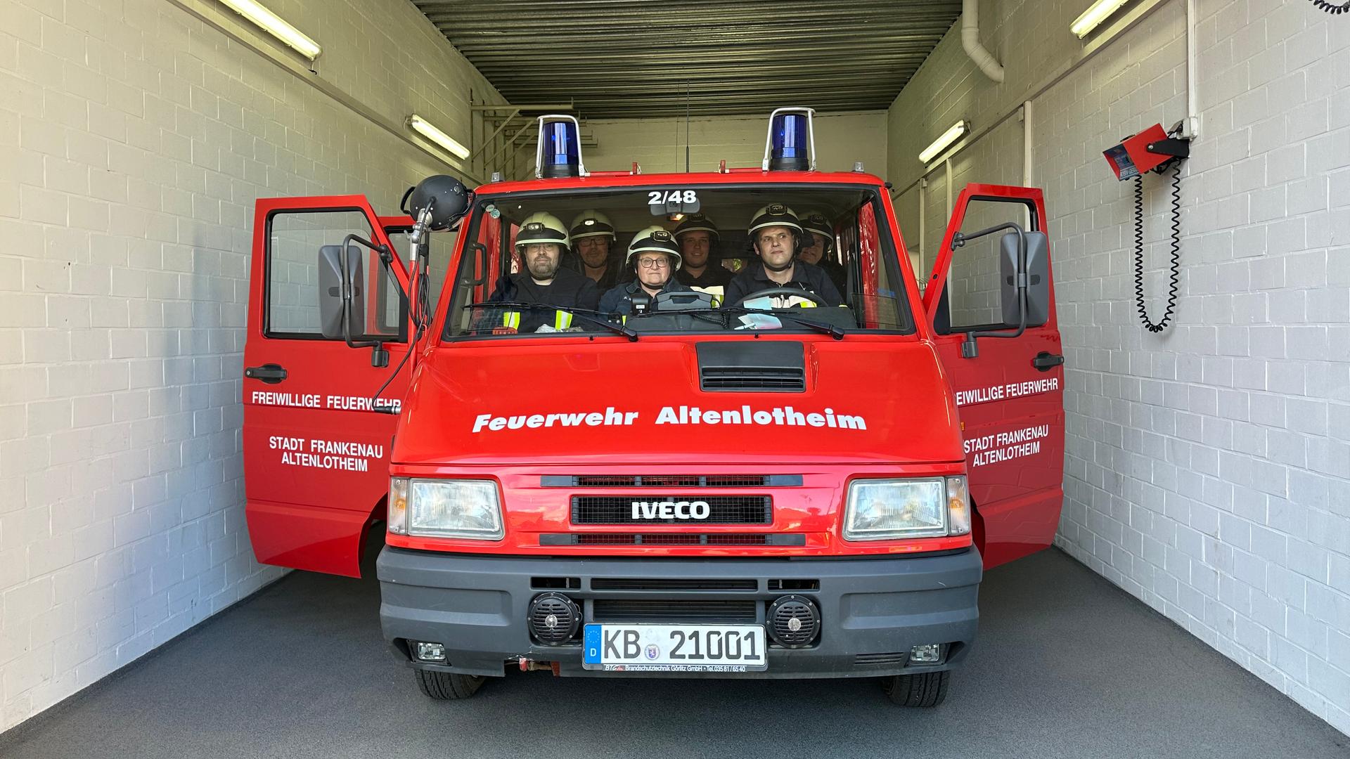 Feuerwehr-Ger-tehaus-zu-klein-Neues-Feuerwehrauto-in-Frankenau-auf-der-Kippe