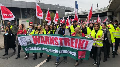 Streikende am Frankfurter Flughafen