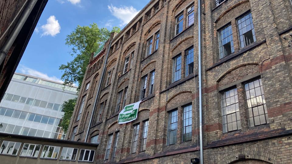 Demonstranten besetzen erneut ehemalige Dondorf-Druckerei in Frankfurt
