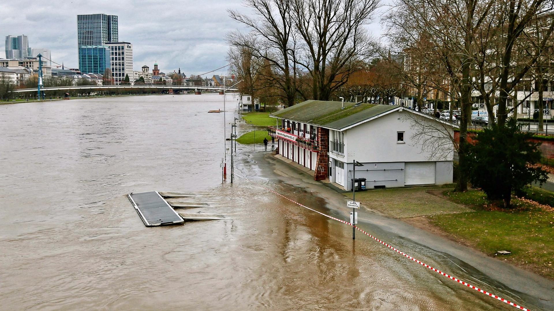 Powodzie w Hesji: Frankfurt wylewa z brzegów hessenschau.de