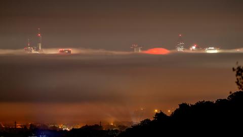 Frankfurter Skyline im Nebel