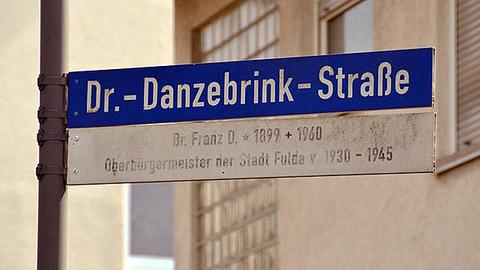 Straßenschild in Fulda: Dr.-Danzebrink-Straße