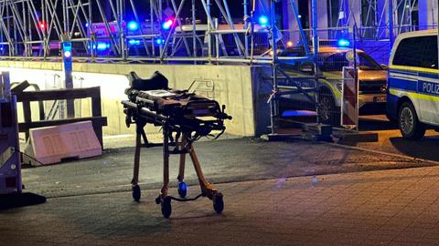 Angreifer und Opfer wurden an der S-Bahn-Station Gateway Gardens verletzt.