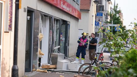 Spurensicherung an der Sparkassen-Filiale in Fechenheim