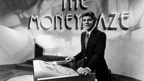 George Clooneys Vater Nick im Studio der Gameshow "The Money Maze" im US-Fernsehen, Schwarz-weiß-Aufnahme