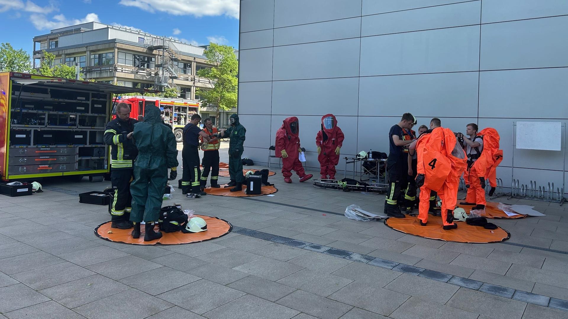 Giftiges-Gas-tritt-aus-Labor-auf-Uni-Campus-Marburg-evakuiert