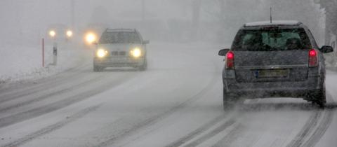 Autos bei Schnee und Eis