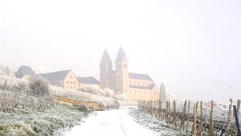 Eingeschneites Kloster Eibingen bei Rüdesheim