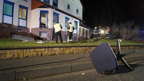 Von der anderen Perspektive: Möbel wurden aus der Filiale geschleudert. 