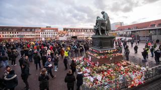 Trauerfeier/-demo auf dem Hanauer Marktplatz