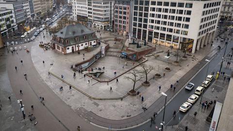 Hier am "Loch" der Frankfurter Hauptwache soll ab April freitags gefeiert werden.