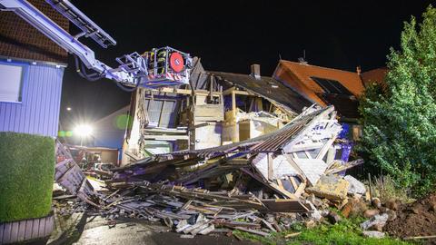 Das Haus ist nahezu komplett in sich zusammengefallen.