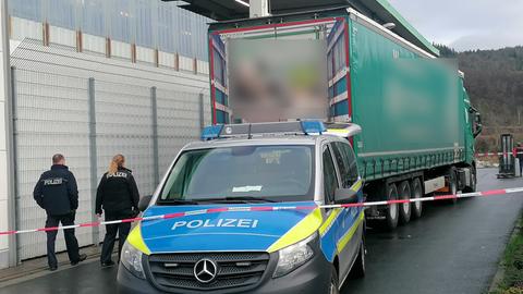 Der Unfall passierte in einem Gewerbegebiet in Herborn: Ein Lkw erfasste einen Fußgänger