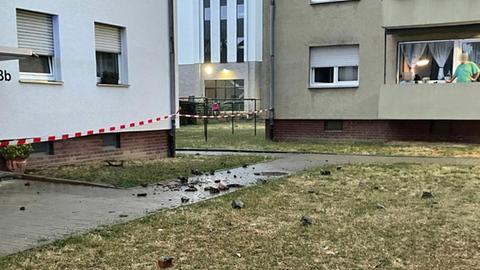 Teile des Kamins vor dem Haus in Hochheim.