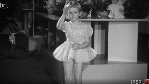 Kleine Primaballerina in einem alten Video der hessenschau aus dem Jahr 1959