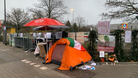 Hungerstreik vor dem iranischen Generalkonsulat in Frankfurt