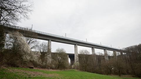 Theißtal-Brücke der ICE-Strecke Frankfurt-Köln