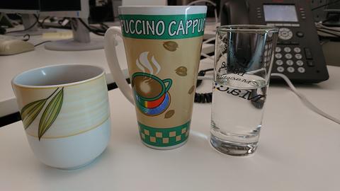 große Tasse mit der Aufschrift Cappuccino